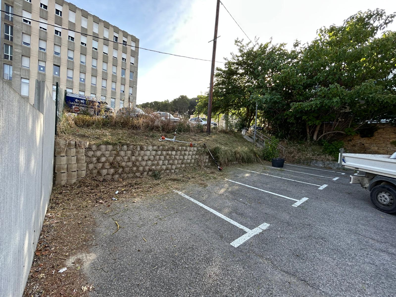 Debroussaillage Parking Hopital Salon de Pce