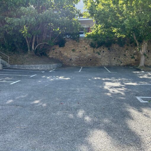 Débroussaillage d'un parking à Salon-de-Provence entretien des abords pour Indigo